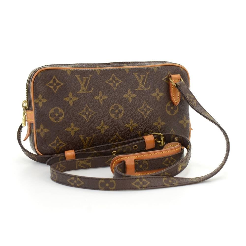 Louis Vuitton Pochette Marly Bandouliere in monogram canvas. It can be carried on shoulder or across body with adjustable leather strap and shoulder support. It stores beauty products and other daily essentials.

Made in: France
Serial Number: T