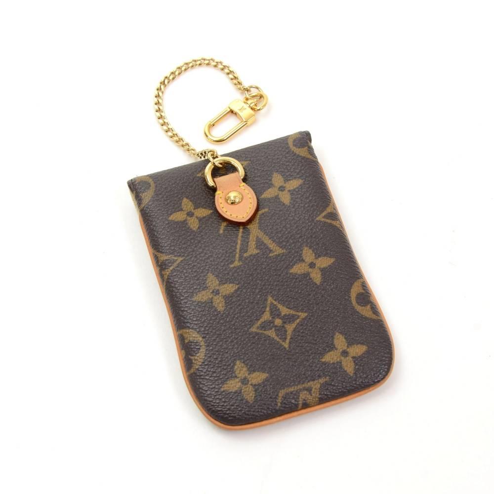 Louis Vuitton Etui case in monogram canvas. It can be used for various phones or other small items. Fits nicely iPhone up to 4S!Full length of the chain is app 6.3 inch or 16 cm.

Made in: France
Serial Number: S N 1 0 0 9
Size: 3 x 4.7 x x