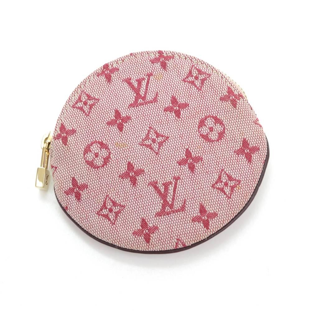 Louis Vuitton Porte Monnaie Round coin case in mini Monogram canvas. It can be used in either way as you please.

Made in: France
Serial Number: MI0059
Size: 3.7 x 3.7 x x inches or 9.5 x 9.5 x x cm
Color: Red
Dust bag:   Not included  
Box: 