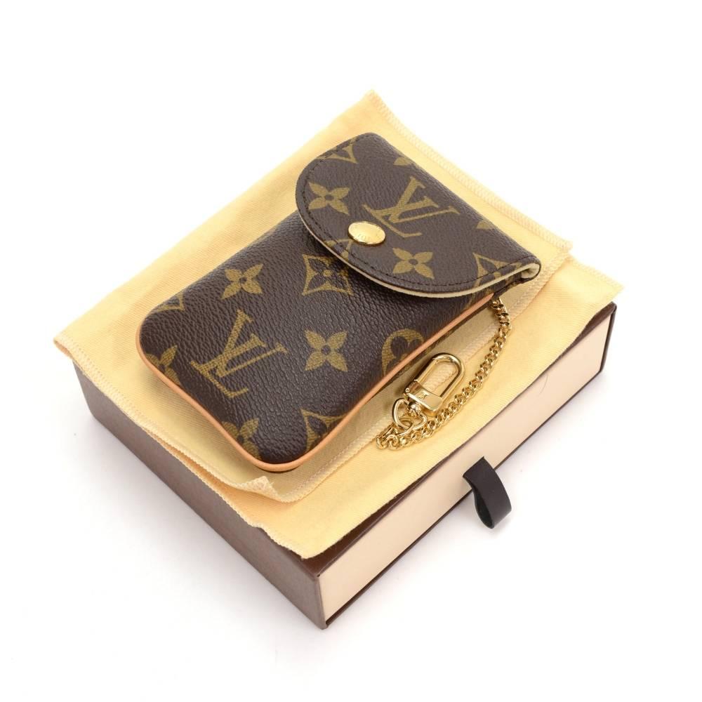 Louis Vuitton Etui case in monogram canvas. It can be used for various phones or other small items. Fits nicely iPhone up to 4S!Full length of the chain is app 6.3 inch or 16 cm.

Made in: France
Serial Number: S N 3 1 6 0
Size: 3 x 4.7 x x