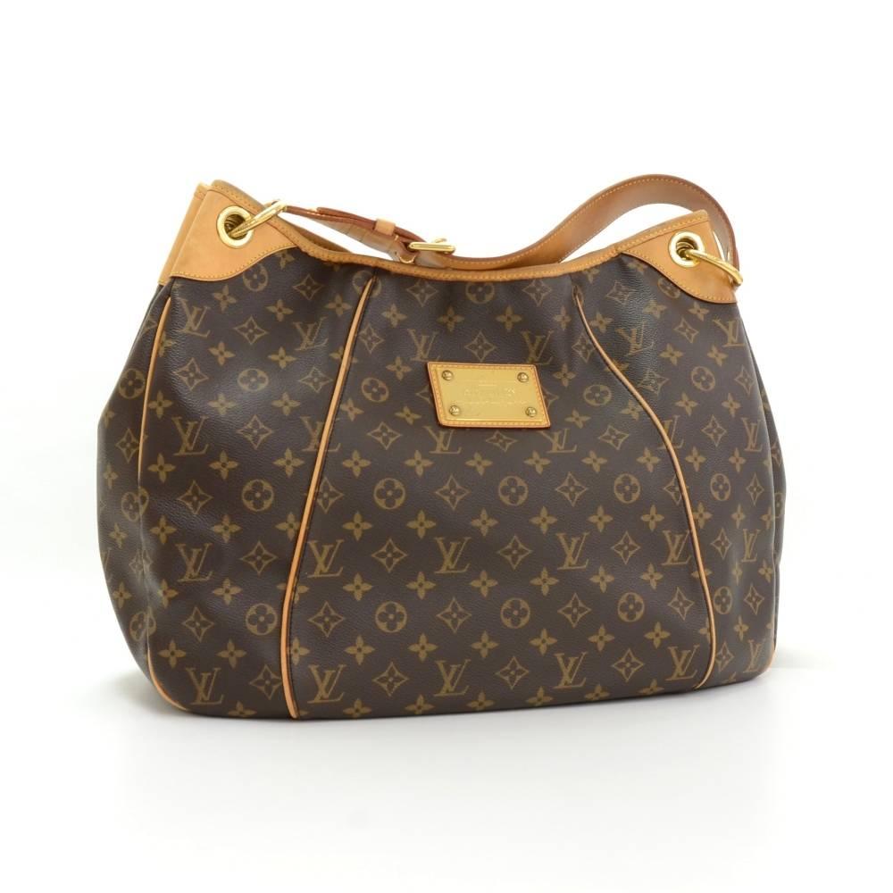 Louis Vuitton Galliera PM tote bag in monogram canvas. Top has 1 magnetic closure. Inside has beige alkantra lining with 1 flap pocket with stud lock, 1 open and 1 for mobile. Great for daily use.

Made in: France
Serial Number: S P 3 0 6