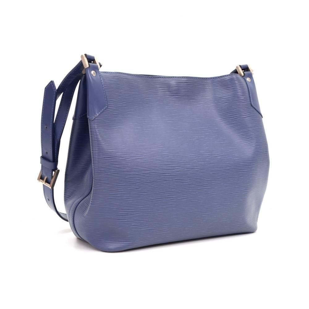 Gray Louis Vuitton Mandara MM Myrtille Blue Epi Leather Shoulder Bag