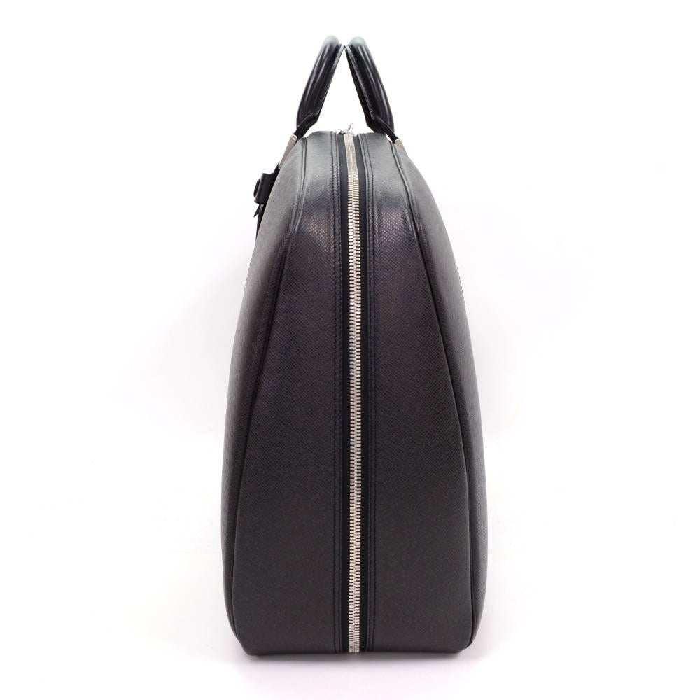 Louis Vuitton Helanga 1 Poche Epicea Black Taiga Travel Bag 1