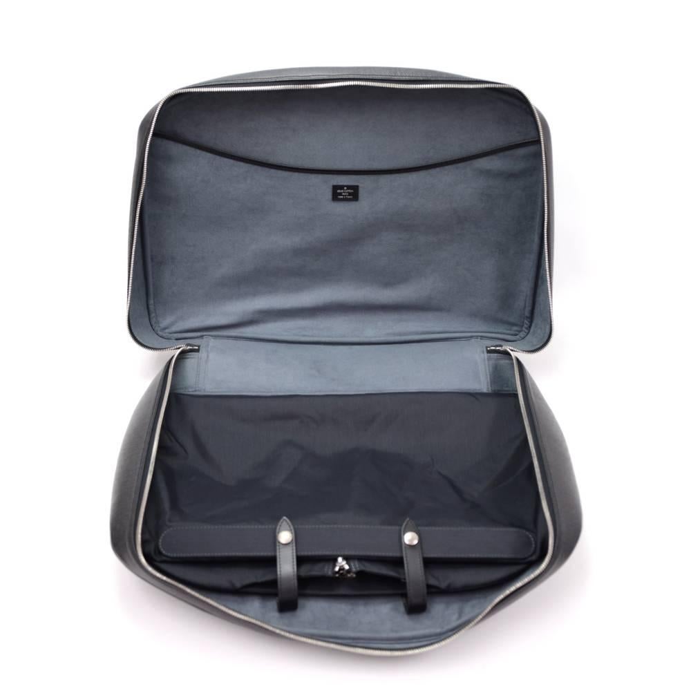 Louis Vuitton Helanga 1 Poche Epicea Black Taiga Travel Bag 5
