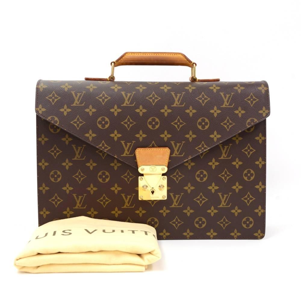 Louis Vuitton Serviette Conseiller briefcase in Monogram Canvas. It has flap with S-lock in front and 1 open slip in pocket on the back. Inside has 2 compartments with 1 open slip pocket, D-ring and pen hoider. Discontined item which would make a