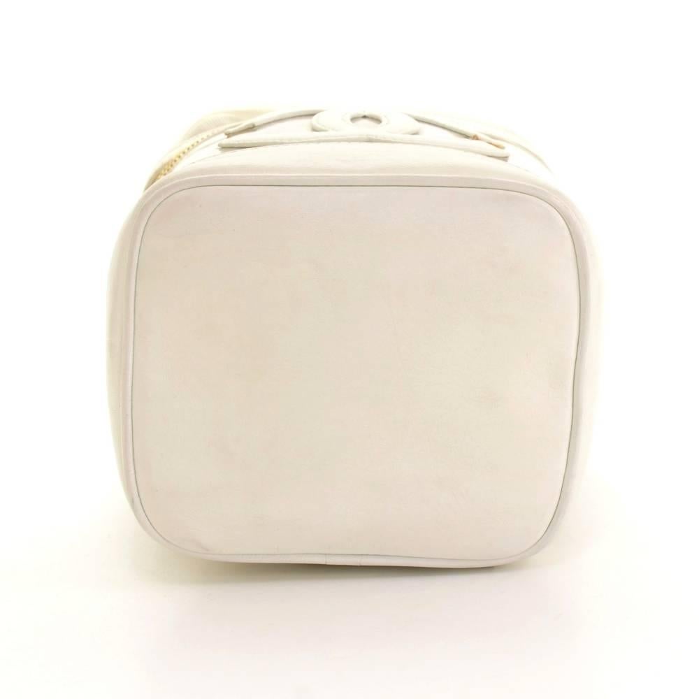 Chanel Vanity White Leather x Vinyl Cosmetic Hand Bag 2