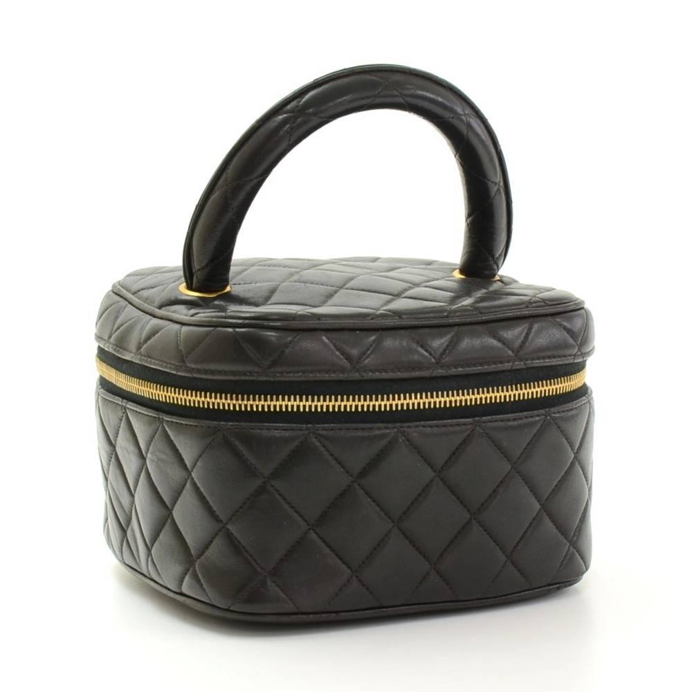 Chanel black quilted leather vanity cosmetic bag. Top secured with zipper. Inside has Chanel red leather lining with 3 rubber bands to keep things organized. Can be carried in hand and look so cute.

Made in: France
Serial Number: 2678136
Size: