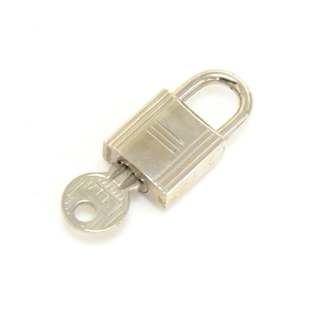 HERMES silver Cadena padlock and key that could be attached  to any Hermes bag or your keys some people use it as pendand etc. Only one key is included. 

Color: Silver
Dust bag:   Not included  
Box:   Not included  

Condition
Overall: 8 of