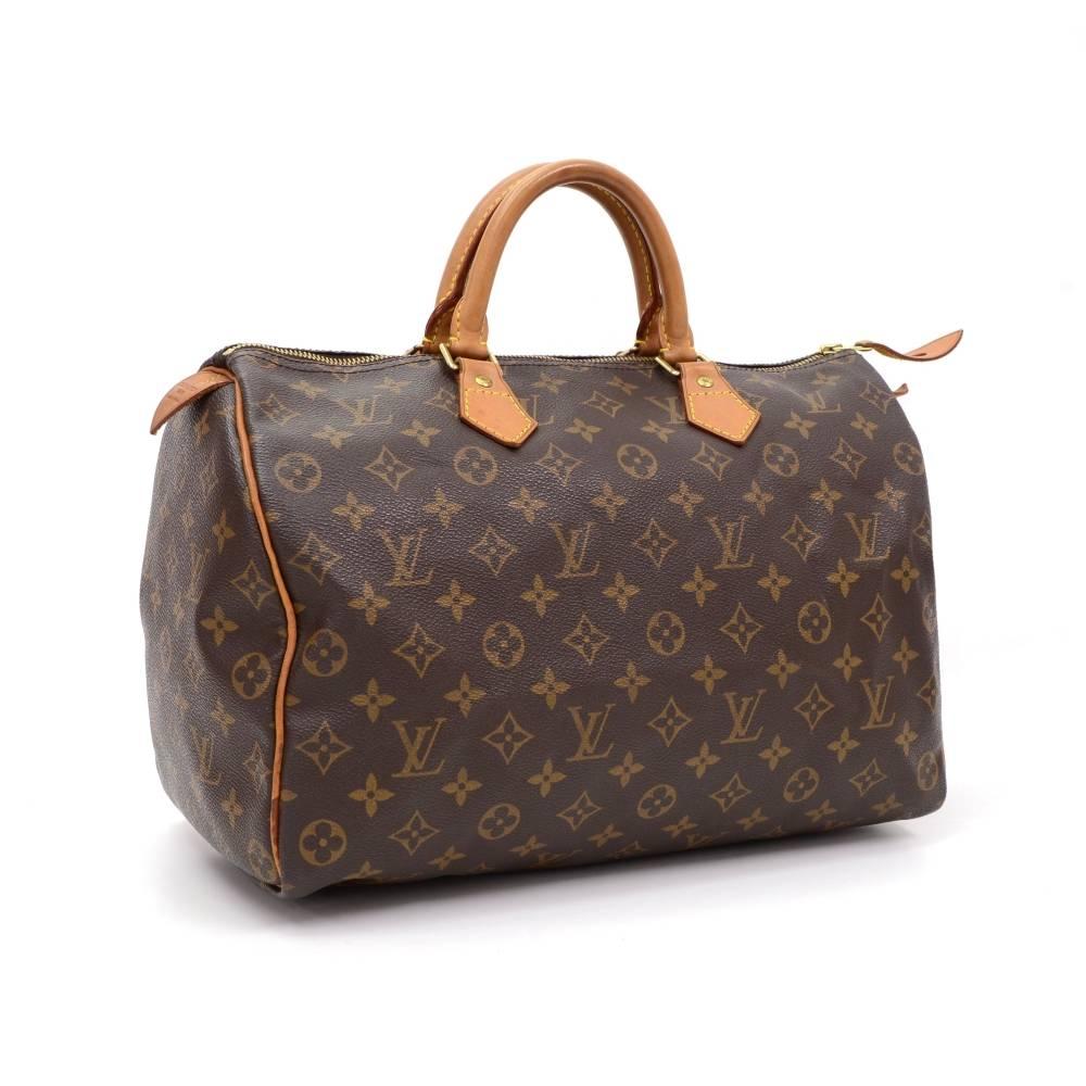 Louis Vuitton Speedy 35 hand bag crafted in monogram canvas. It offers light weight elegance in a compact format. Inspired by the famous keep all travel bag, it features a brass zip closure. Perfect for carrying everyday essentials.

Made in: