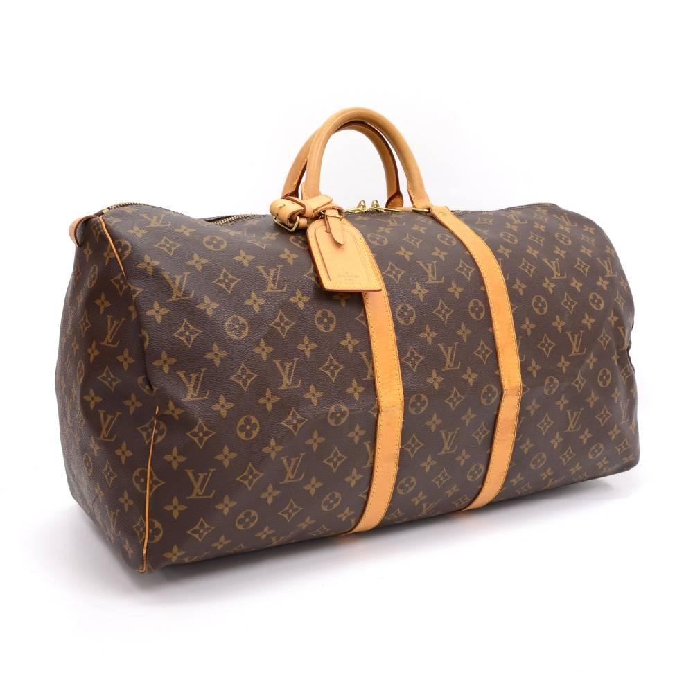 Louis Vuitton Keepall 55 is a classic of the Louis Vuitton travel bag collection. This spacious large sized version in Monogram canvas and a double brass zipper. A great companion wherever you go. It comes with name tag and poignees.

Made in: