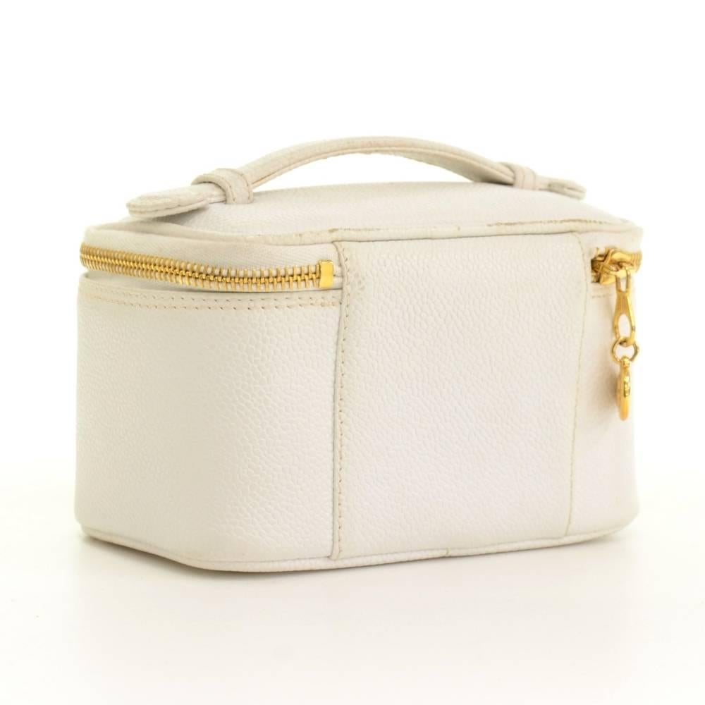 Chanel Caviar Leather White Vanity Cosmetic Bag In Good Condition In Fukuoka, Kyushu