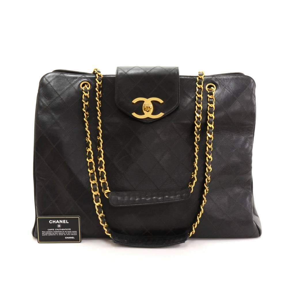 Chanel supermodel Tote in black leather. Top is secured with small flap with large CC twist lock. It has splitted into 3 compartments and middle is secured with zippers and has 2 interior pockets. 2 other compartments are open and offer easy access.