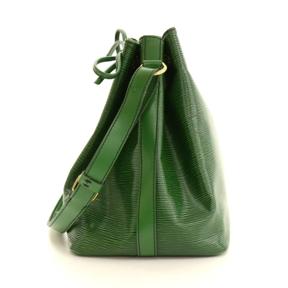 Vintage Louis Vuitton Petit Noe Green Epi Leather Shoulder Bag In Good Condition In Fukuoka, Kyushu