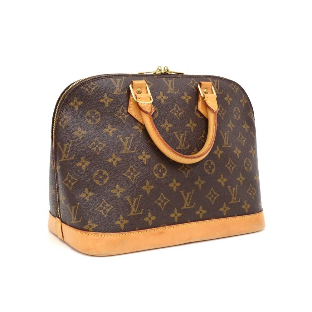 Louis Vuitton Alma in monogram canvas. With its shapes invented by Gaston Vuitton in the 1930’s, Alma is now a classic. Hand-held and closed with a double zipper. Inside is brown lining. 

Made in: France
Serial Number: T H 0 9 4 8
Size: 12.6 x 9.4