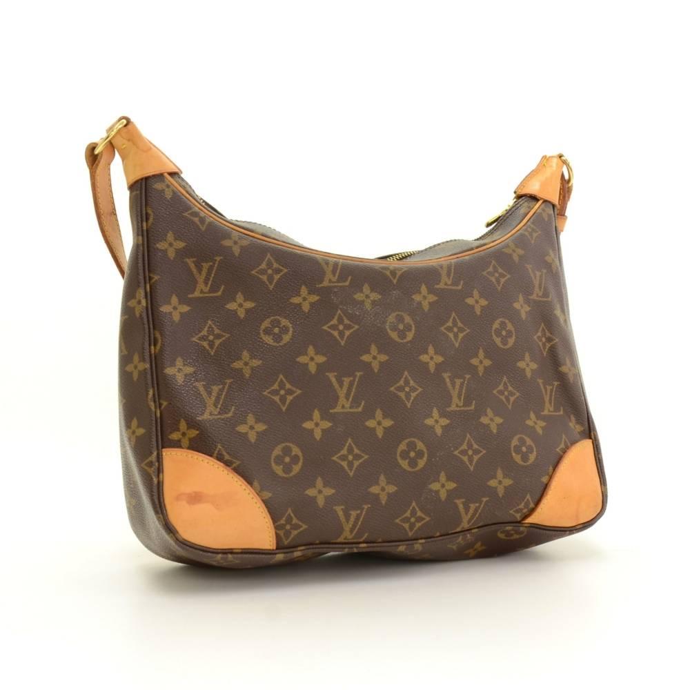 Louis Vuitton Boulogne shoulder bag in monogram canvas. Top is secured with zipper. Inside has brown leather lining with 1 zipper pocket. Comfortably carry on shoulder or across body with adjustable strap. 

Made in: France
Serial Number: A S 0 0 1