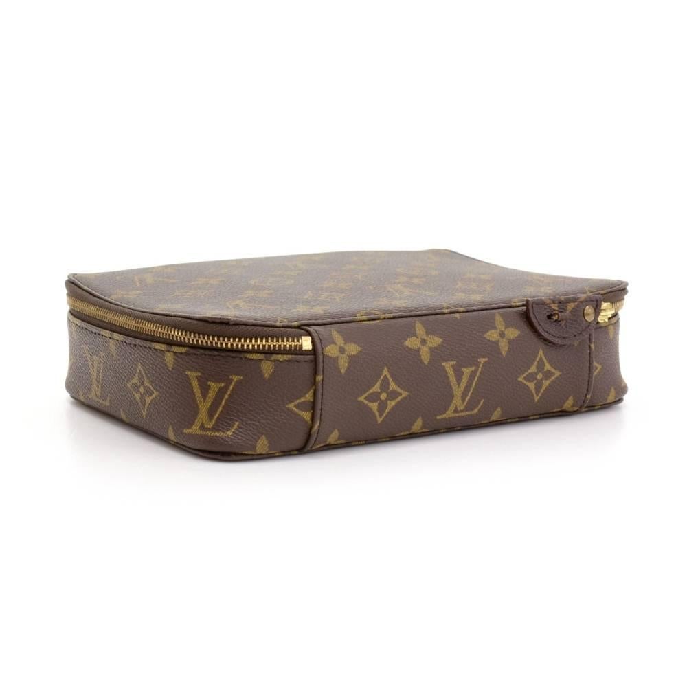 Louis Vuitton jewelry case Monte Carlo PM in monogram canvas. Top secured with a zipper and inside has 3 zipper pouches. Lining is luxurious soft alkantra to keep jewelry protected. Make this beauty yours today! Very rare to find!

Made in: