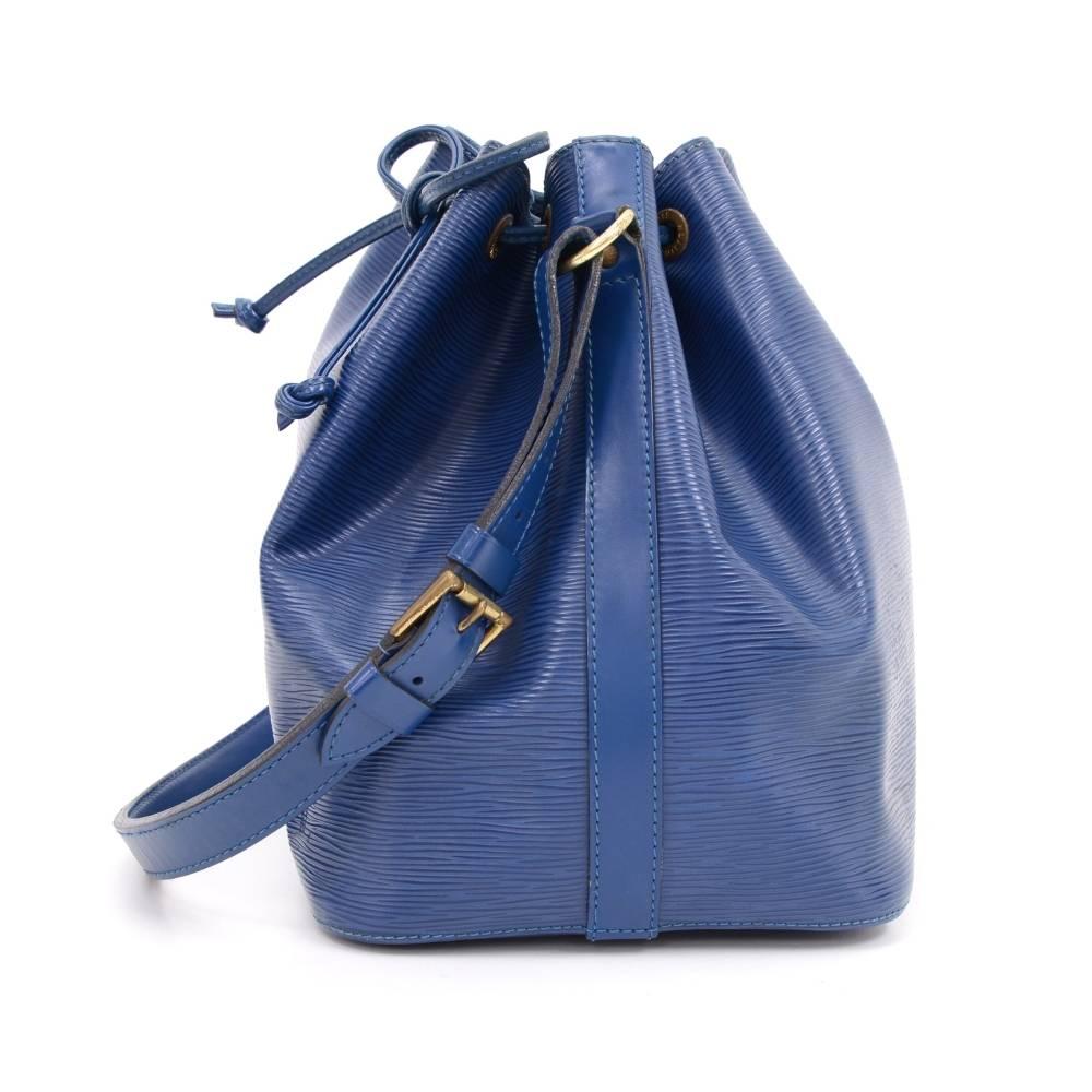 Women's Louis Vuitton Petit Noe Blue Epi Leather Shoulder Bag