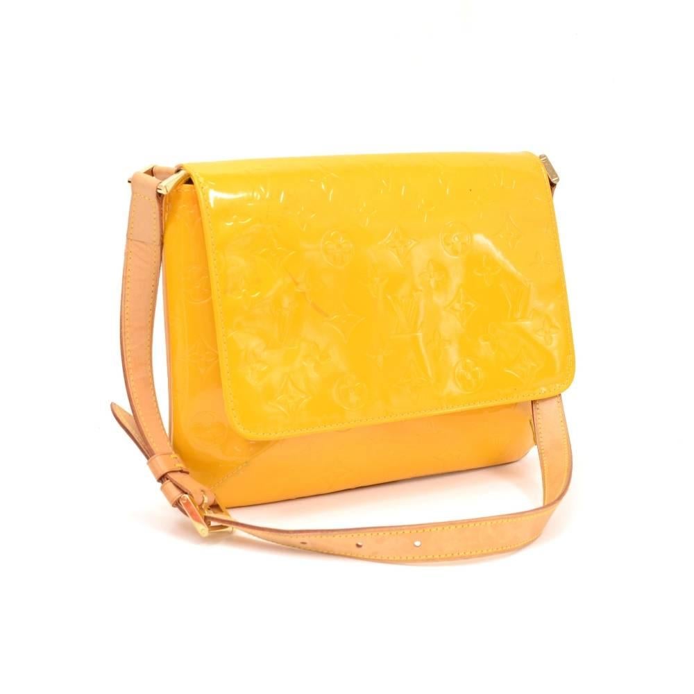 Louis Vuitton Thompson Street in yellow Vernis patent leather. Flap closure has a magnetic stud. Inside has 1 open pocket. This beautiful bag can be carried on one shoulder with adjustable cowhide leather strap. 

Made in: Spain
Serial Number: