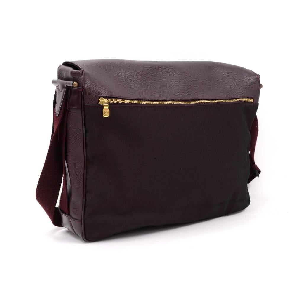 Black Louis Vuitton Dersou Burgundy Ardoise Taiga Leather Large Messenger Bag