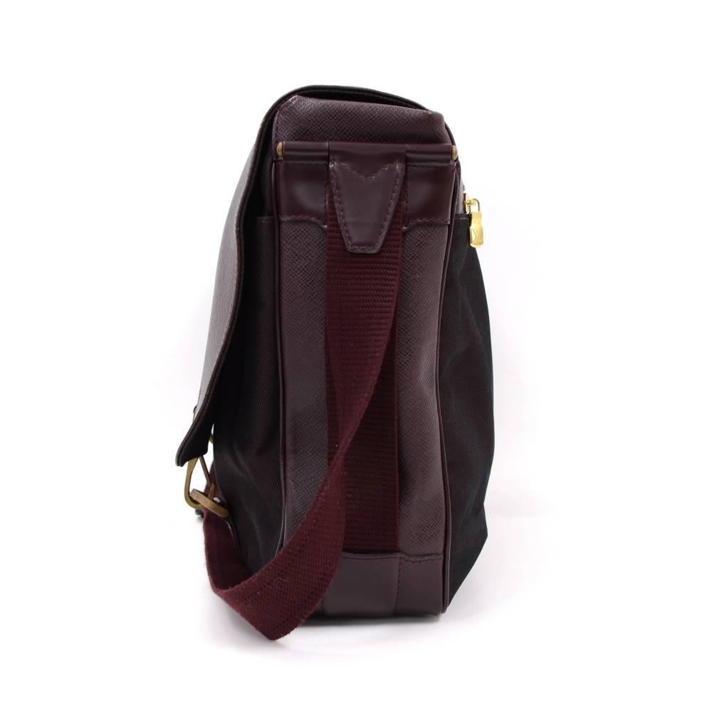 Women's Louis Vuitton Dersou Burgundy Ardoise Taiga Leather Large Messenger Bag