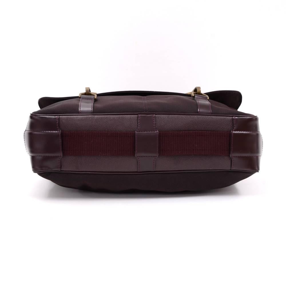 Louis Vuitton Dersou Burgundy Ardoise Taiga Leather Large Messenger Bag 1