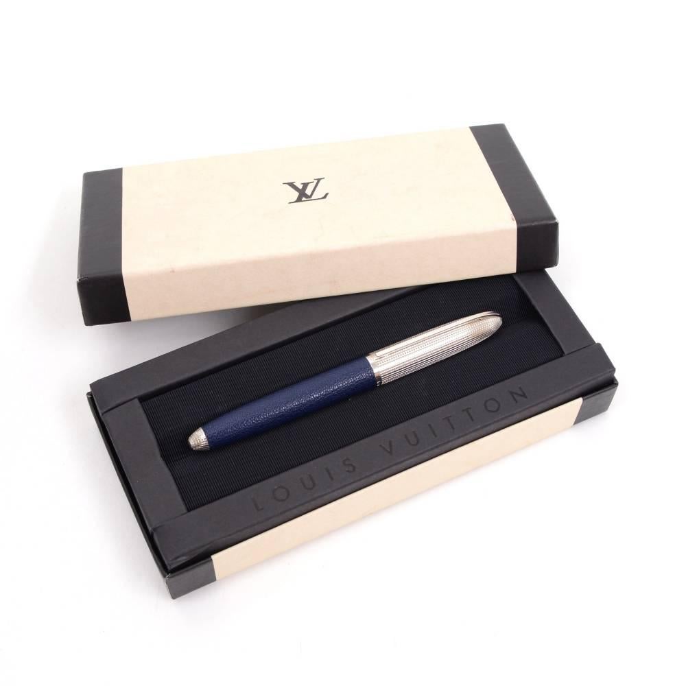 Louis Vuitton pen in navy x silver tone color with black ink. Perfect for your everyday use. LOUIS VUITTON engraved on the cap. Very rare item! 

Made in: France
Size: 5.5 x 0.5 x 0 inches or 14 x 1.2 x 0 cm
Color: Blue
Dust bag:   Not included 