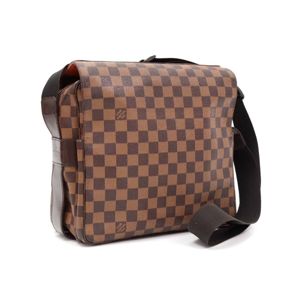 Louis Vuitton Naviglio messenger/shoulder bag in brown Damier Canvas. It has flap with two stud closure and double zipper. Inside is in red canvas lining with 1 open pocket. Can be used as shoulder or messenger bag and offer great capacity. 

Made