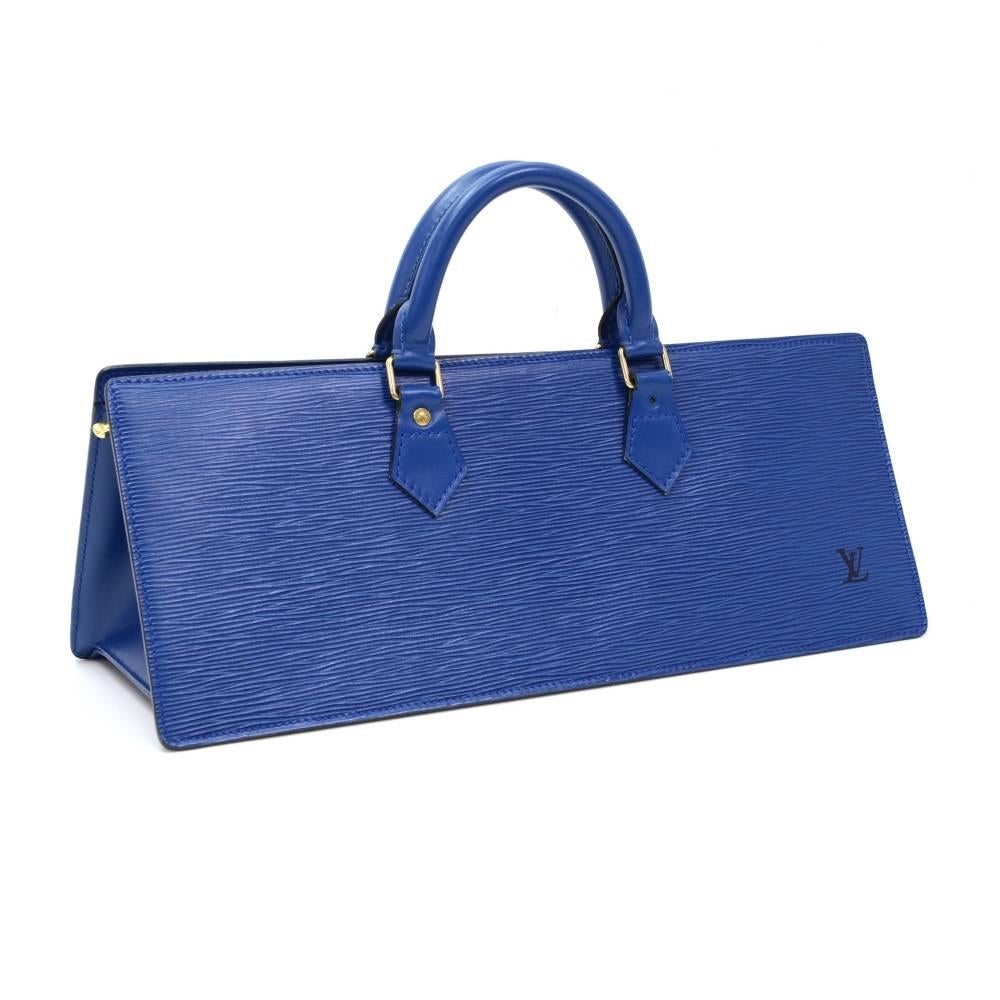 Louis Vuitton Sac Triangle in Epi leather. It is secured with zipper. Inside has black lining with 1 open pocket. Carried in hand. LV embossed on the front. Originaly designed to keep your knitting items. 

Made in: France
Serial Number:
