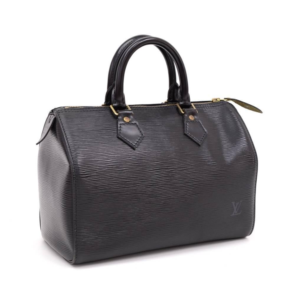 Louis Vuitton epi leather speedy 25 hand bag. Inspired by the famous keep all travel bag, it has zip closure. This bag in Epi leather is perfect for carrying everyday essentials. One of the most popular shapes from Louis Vuitton.

Made in: