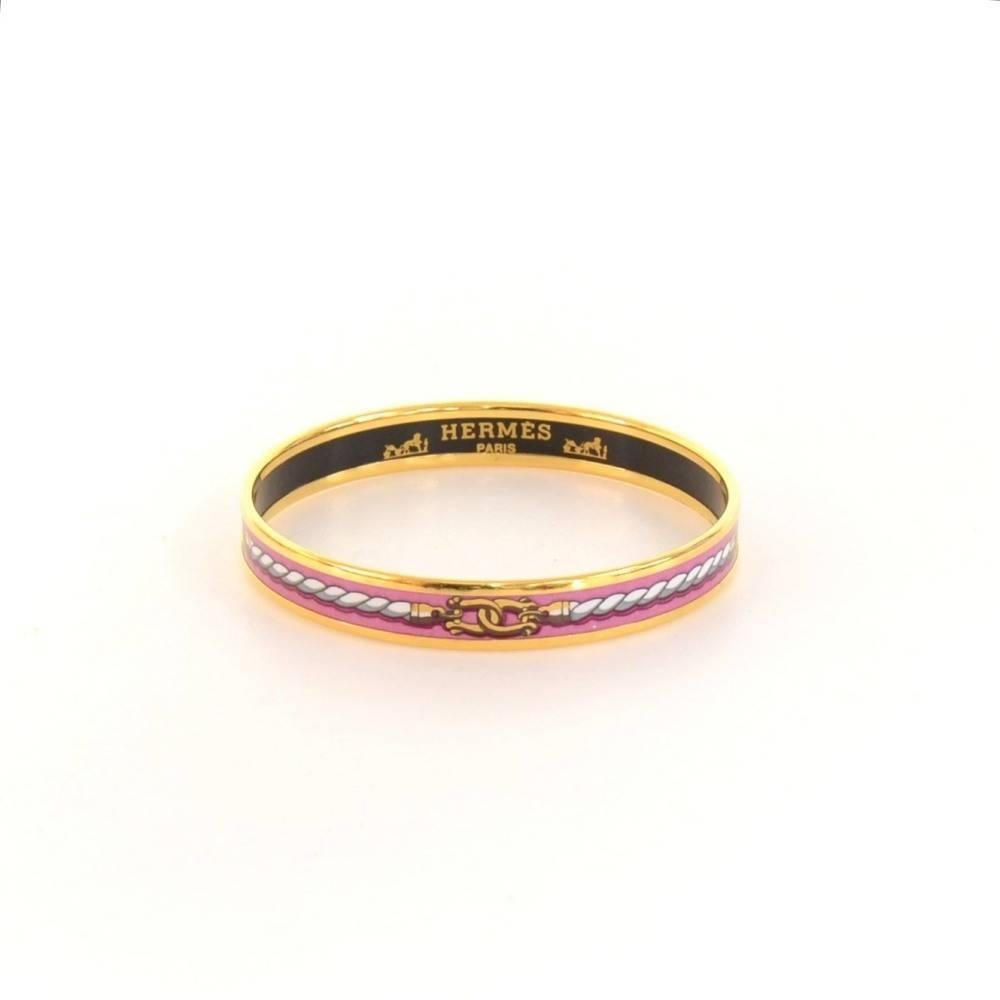 Hermes purple x gold Tone H bangle. Hermes Paris Made in Austria was engraved on the inside. It looks very stylish and would make a great statement wherever you go. Size: App 2.4 inches or 6.0 cm in diameter.

Made in: Austria
Size: 2.4 x 0.4 x 0