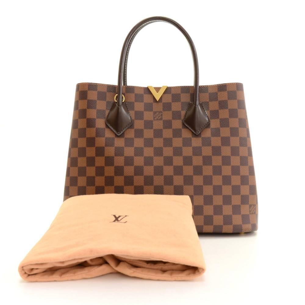 Louis Vuitton Kensingto hand bag in damier canvas. Open access with 2 compartments. Inside is in beige alkantra lining with 1 zipper pocket. Perfect to carry all necessities. 

Made in: France
Serial Number: D U 4 1 2 5
Size: 13.4 x 10.2 x 5.1