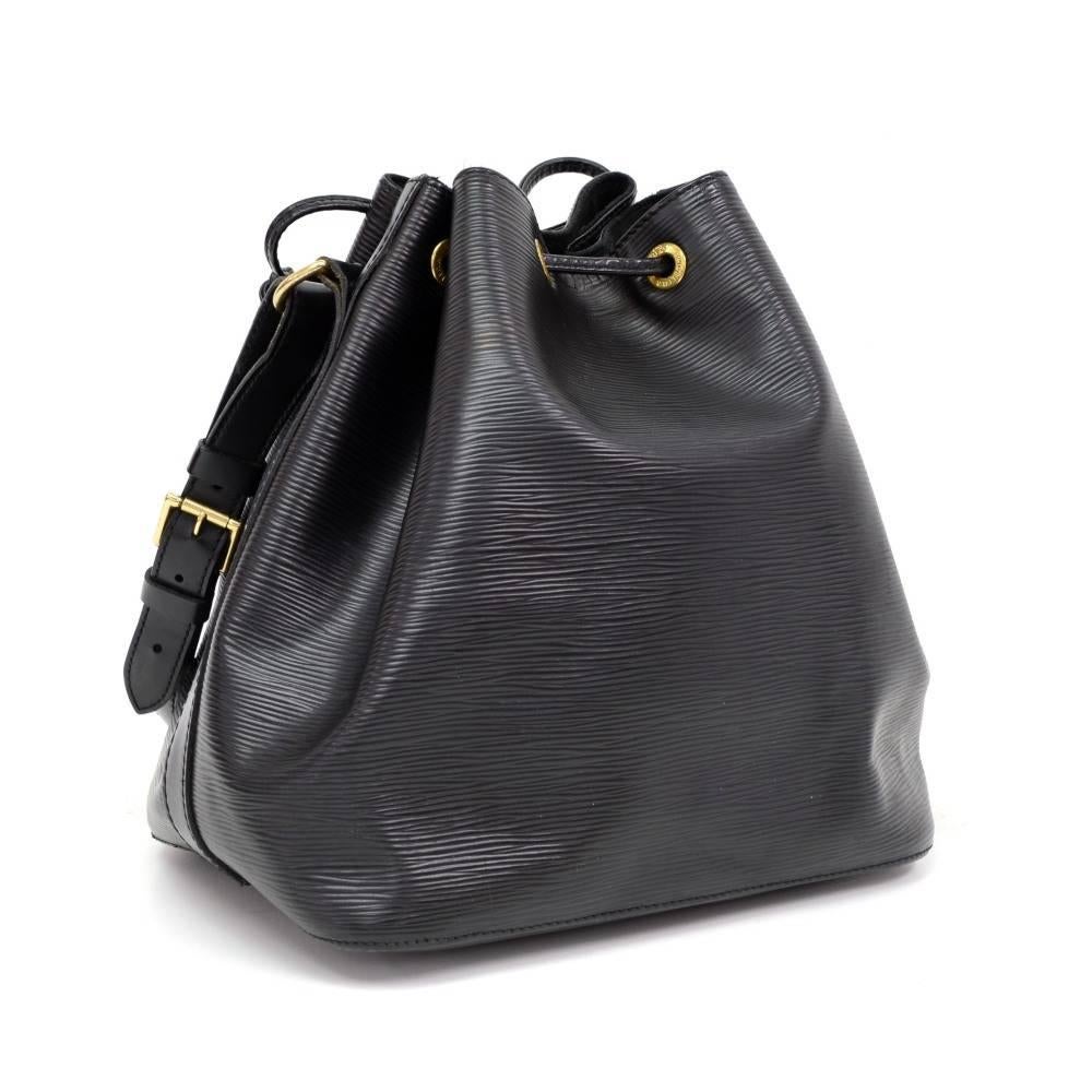 Louis Vuitton Petit Noe Black Epi Leather Shoulder Bag In Good Condition In Fukuoka, Kyushu