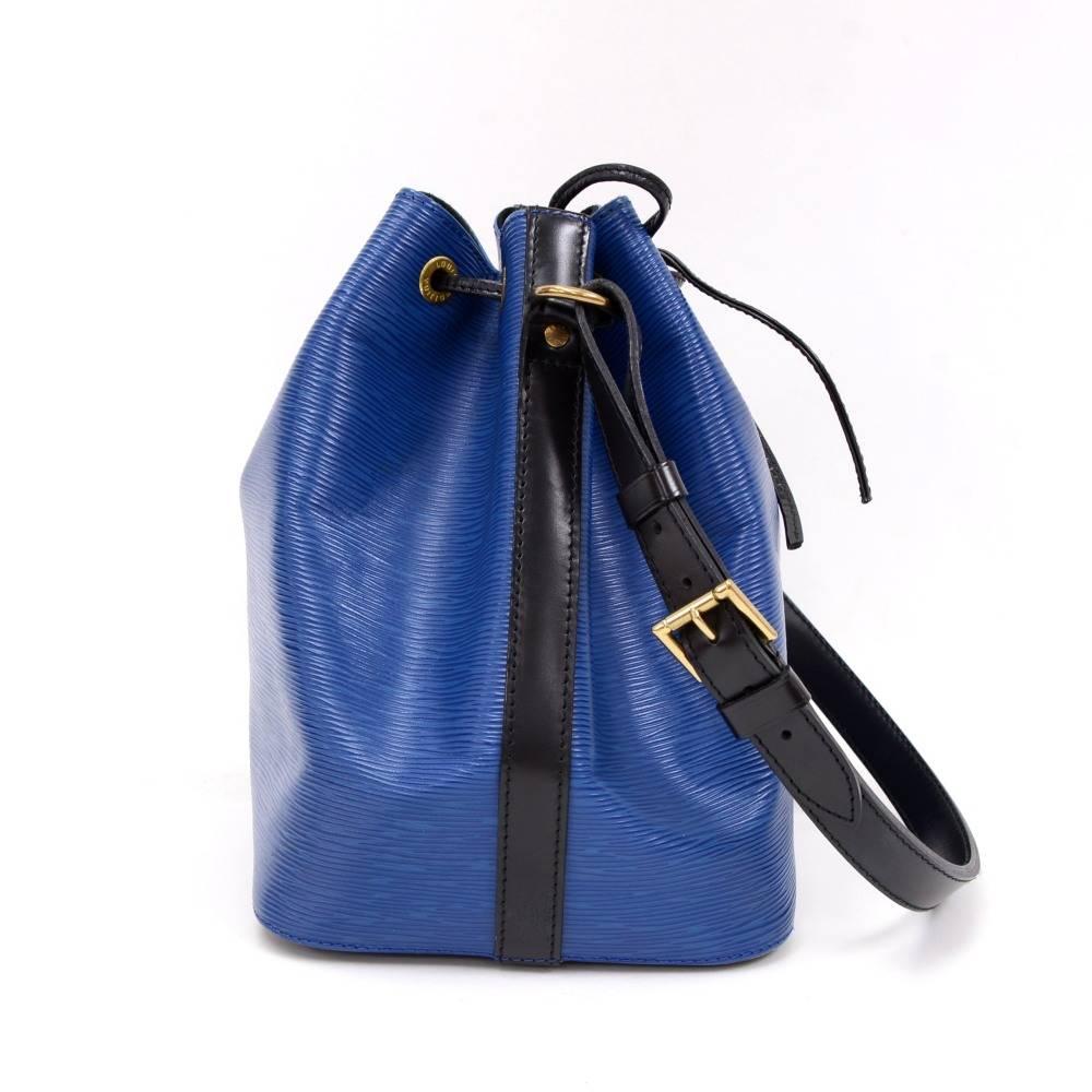 Women's Vintage Louis Vuitton Petit Noe Vio Blue x Black Epi Leather Shoulder Bag