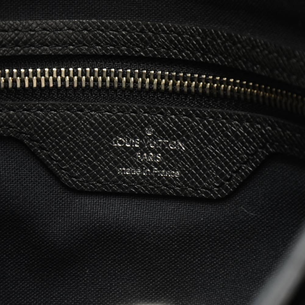 Louis Vuitton Roman MM Black Taiga Leather Large Messenger Bag 4