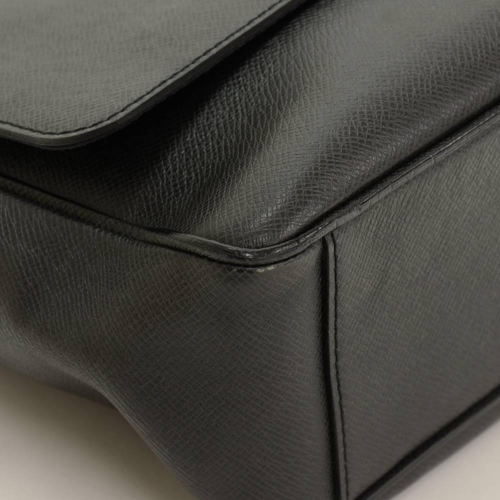 Louis Vuitton Roman MM Black Taiga Leather Large Messenger Bag 3