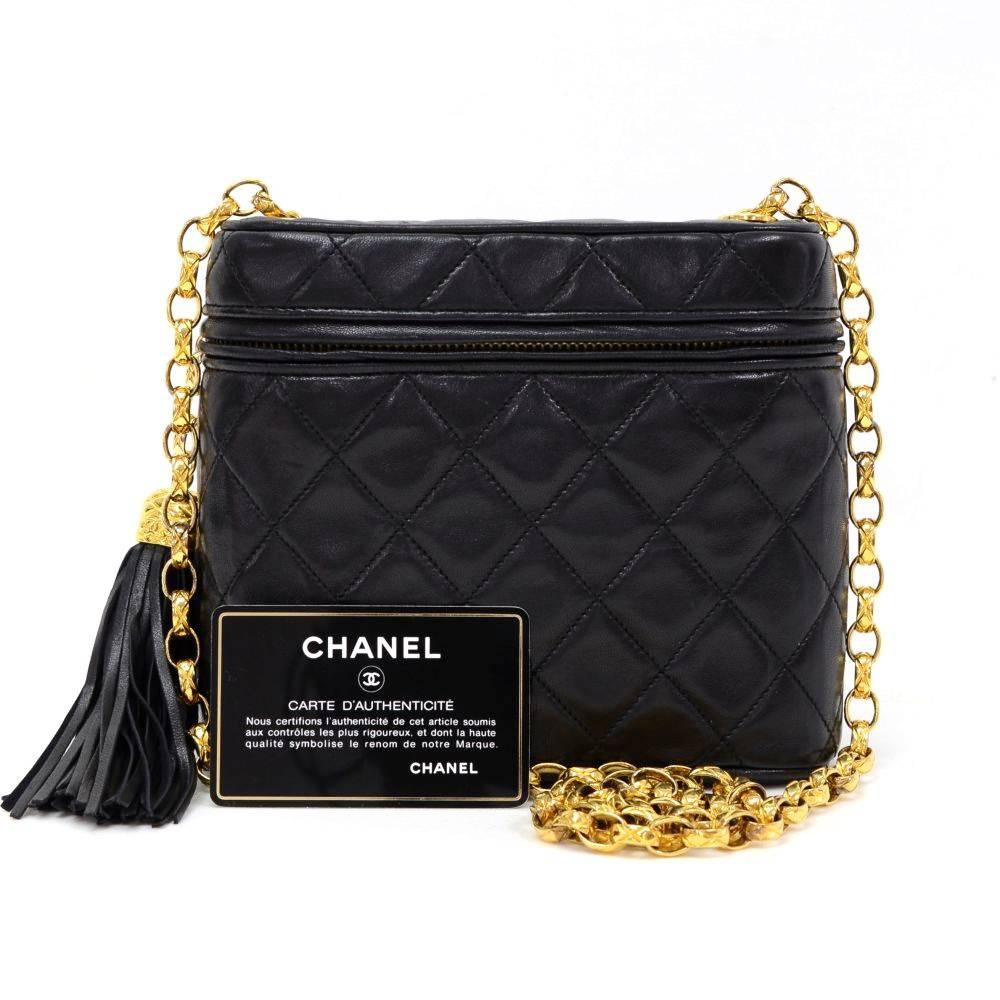 Chanel shoulder pochette/bag in black quilted leather. Top access with zipper and fringe is attached on zipper pull. Inside has black leather lining with 1 zipper pocket. Comfortably carried on shoulder.

Made in: Italy
Serial Number: 1726010
Size: