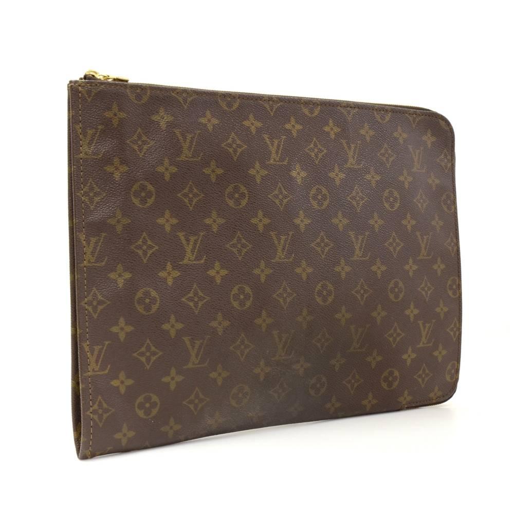 Louis Vuitton Poche Document case. Top is closed with brass zipper. Great for anyone who needs to carry documents in nice and organized style. Could be used as laptop carrier.

Made in: France
Size: 15.4 x 11 x x inches or 39 x 28 x x cm
Color:
