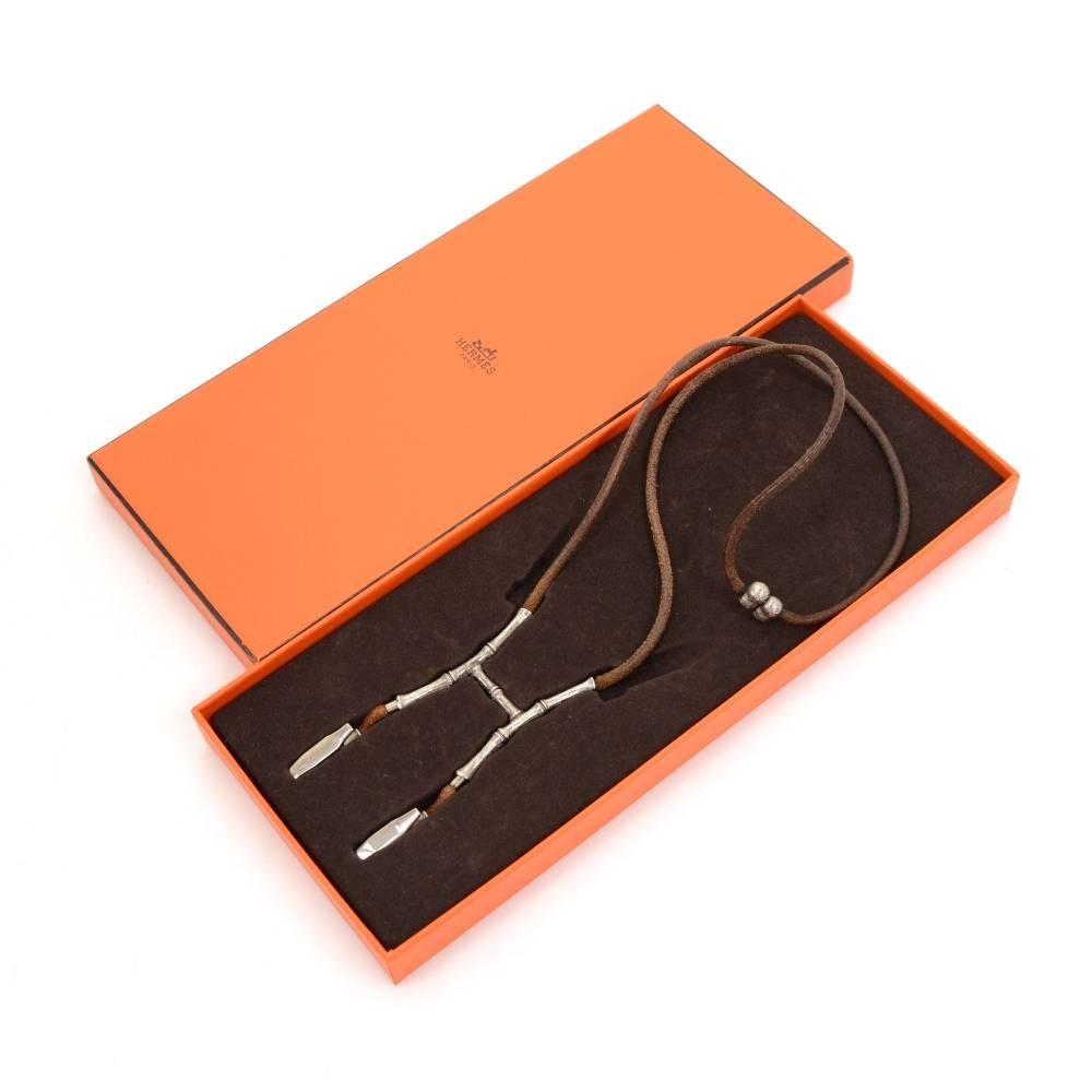 Hermes Bambou Halter brown leather with H silver tone clip. Beautiful and rare item! 

Made in: France
Size: 10.2 x 0 x 0 inches or 26 x 0 x 0 cm
Color: Brown
Dust bag:   Not included  
Box:   Yes included  

Condition
Overall: 7 of 10 Good pre