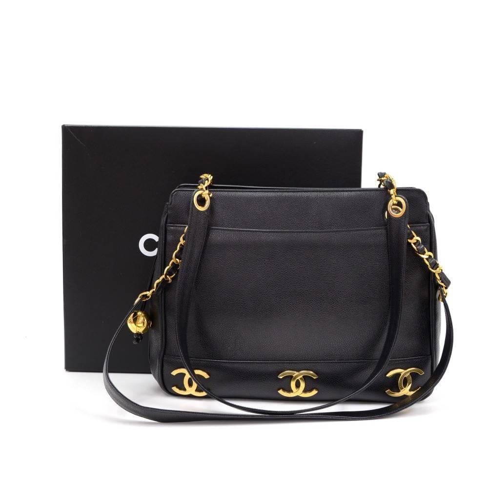 Chanel tote in black caviar leather. It has 1 open slip pocket with 3 CC logo at the bottom on each side. Main access secured with zipper and ball charm attached as zipper pull. Inside has leather lining and 2 zipper pockets. Comfortably carried on