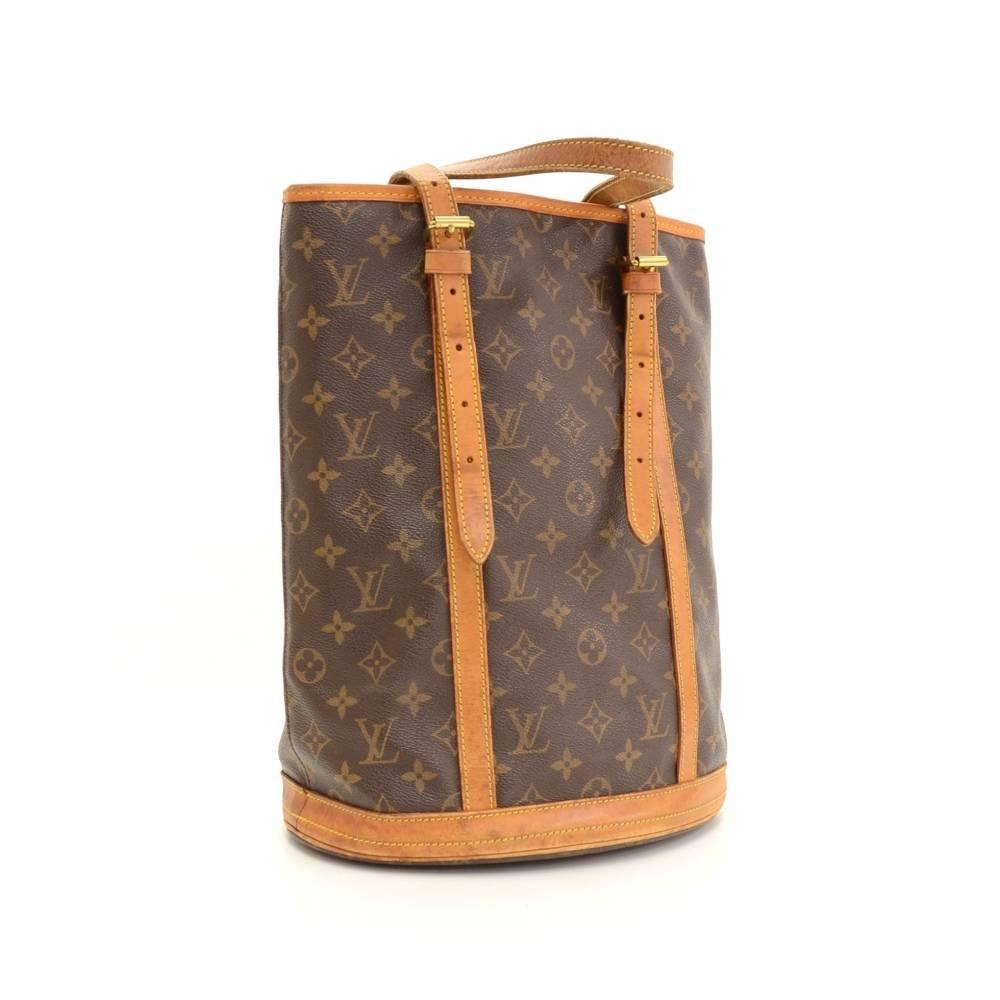 Louis Vuitton Bucket GM in monogram canvas. Inside has beige lining 2 pockets; 1 open and 1 with zipper. Comfortably carry on shoulder or in hand with cowhide leather strap.Item comes with small pouch. Pouch size app 7.5 x 4 x 1 inches or 19.5 x 11