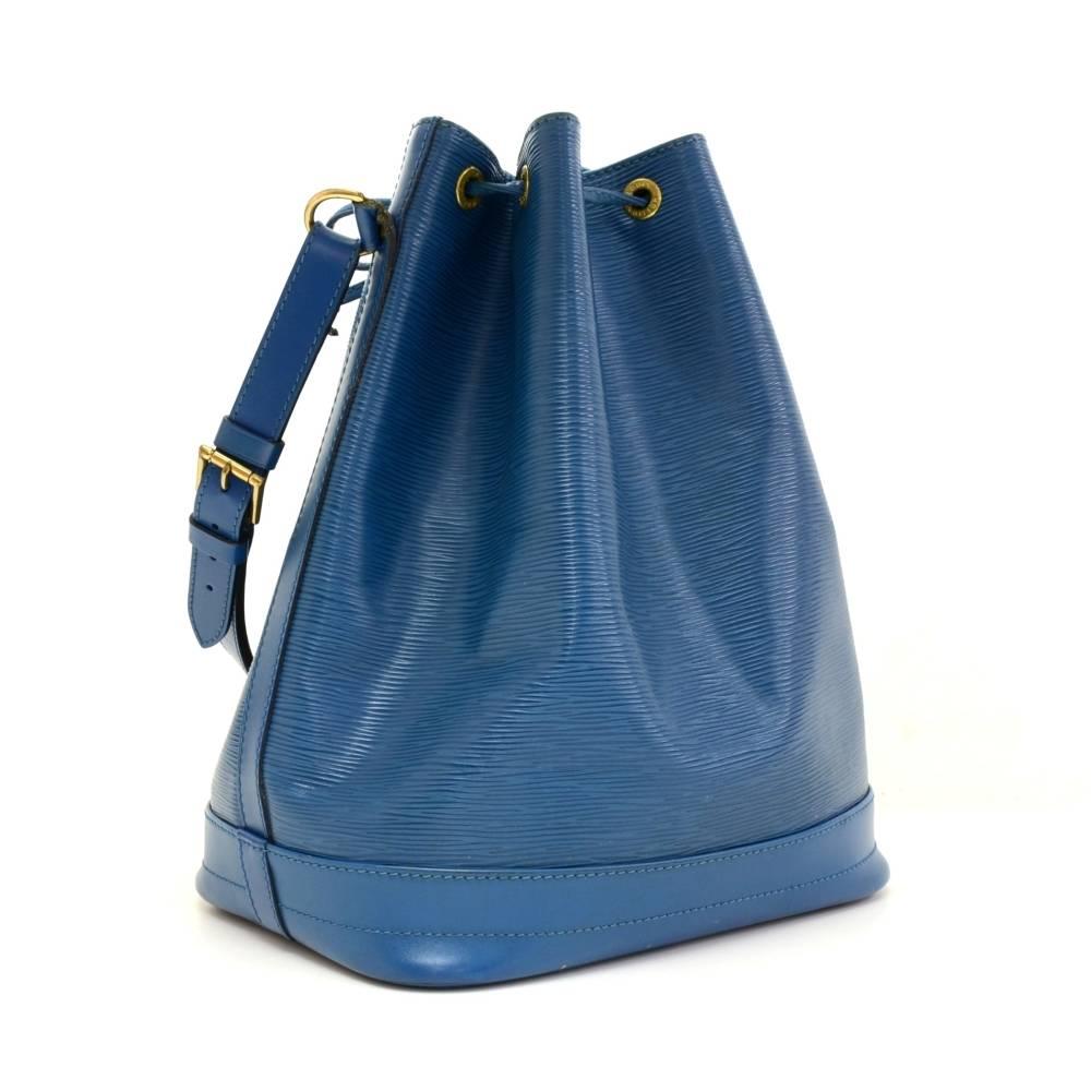 Vintage Louis Vuitton Noe Large Blue Epi Leather Shoulder Bag In Good Condition In Fukuoka, Kyushu