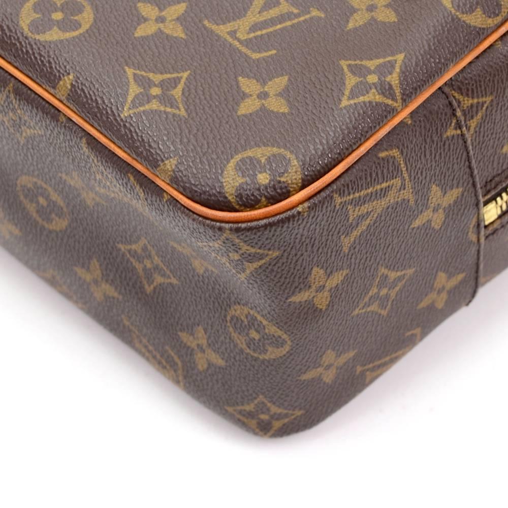Louis Vuitton Cite MM Monogram Canvas Shoulder Bag 2