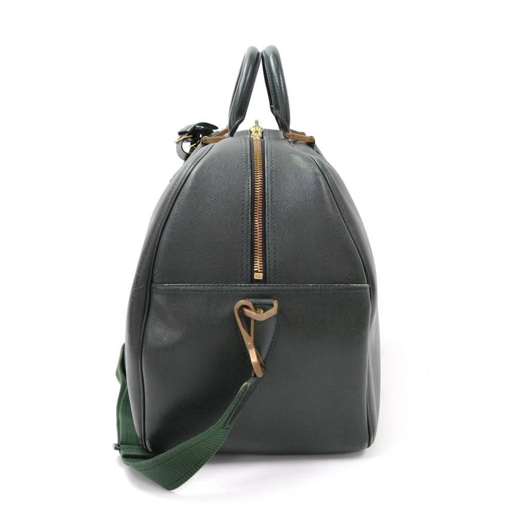 Louis Vuitton Kendall GM Green Taiga Leather Kendall Travel Handbag + Strap In Good Condition In Fukuoka, Kyushu