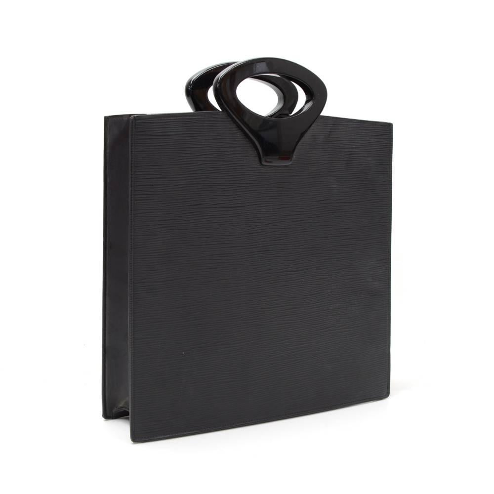 Handheld Louis Vuitton Ombre bag in Black Epi leather. Open top, inside has is one side pocket and dark grey alkantra lining. Wonderful bag to carry your Ipad or similar. 

Made in: France
Serial Number: Hard to read
Size: 10.6 x 10.6 x 3.1 inches