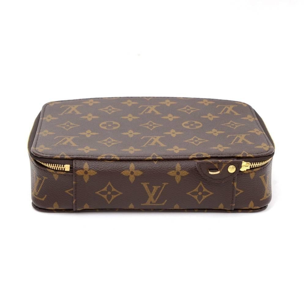 This is Louis Vuitton jewelry case Monte Carlo in monogram canvas. Top secured with a zipper and inside has 3 zipper pouches. Lining is luxurious soft alkantra to keep jewelry protected. Make this beauty yours today! Very rare to find!

Made in: