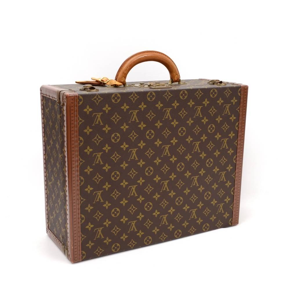 Louis Vuitton Super President trunk in monogram canvas with leather pieces and gold tone brass hardware. The front is secured with a S  -lock (one key) and two latches. The inside has beige lining with open space. Perfect for your short trip. A very
