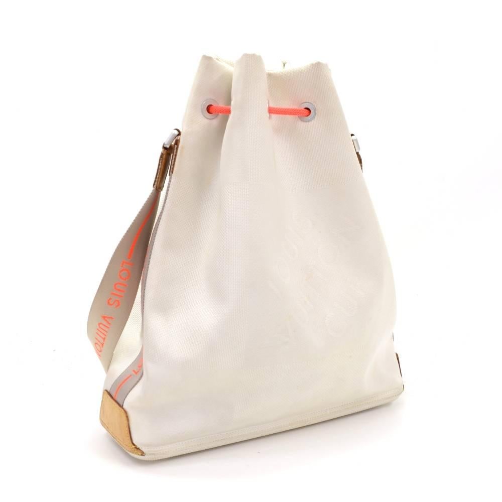 Louis Vuitton LV Cup 2003 White Damier Geant Shoulder Bucket Bag In Good Condition In Fukuoka, Kyushu