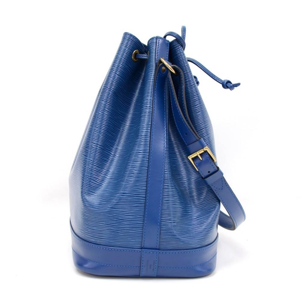 Women's Louis Vuitton Noe Large Blue Epi Leather Shoulder Bag  For Sale