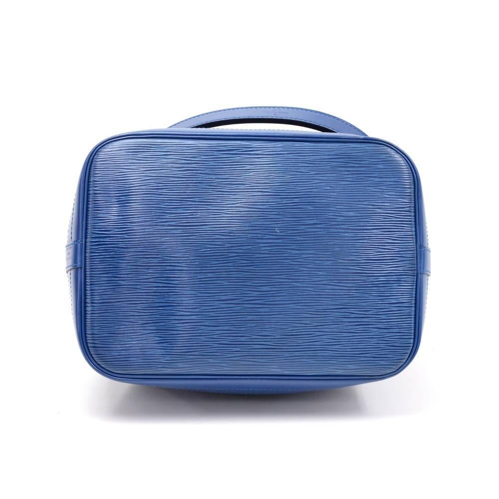 Louis Vuitton Noe Large Blue Epi Leather Shoulder Bag  For Sale 1