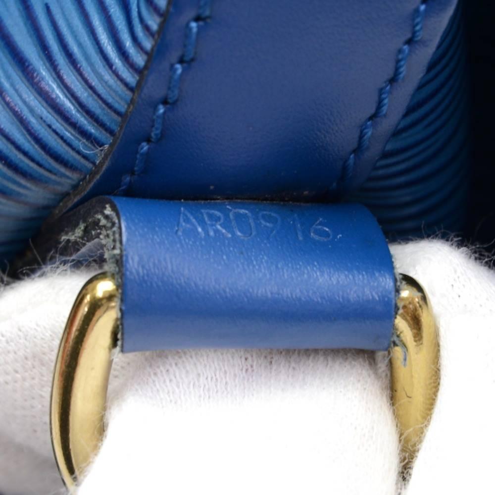 Louis Vuitton Noe Large Blue Epi Leather Shoulder Bag  For Sale 4